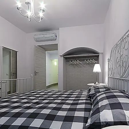 Chiatamone Seaside Suite-2